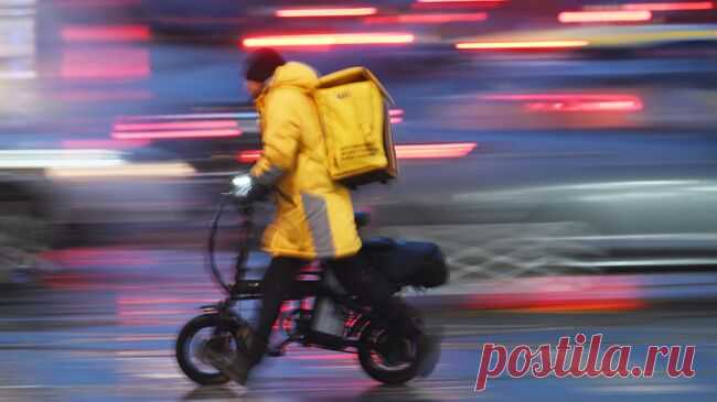 В Петербурге мигрантам запретили работать курьерами