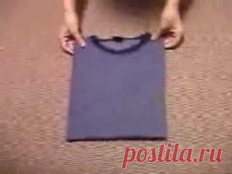 ▶ Japanese way of folding T-shirts! - YouTube