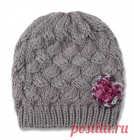 Шапочка узором Плетенка из снятых длинных петель
#спицы #узор_вязания #вязаная_шапка 
1-й ряд - лицевые петли. 
2-й ряд - изнаночные петли. 
3-й ряд - из каждой петли вывязать лицевую петлю с тремя витками (вязать так: ввести спицу в петлю слева направо и конец спицы обмотать нитью 3 раза против часовой стрелки). 
4-й ряд - после кромочной снять, не провязывая, c левой спицы на правую 6 петель, одновременно вытягивая их за счет витков, сброшенных со спицы, затем вернуть вс...