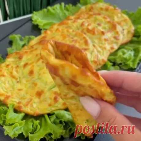 Сырно-кабачковые лепешки. Рецепт, который понравился даже мужу | КУЛИНАРНЫЙ ТЕХНИКУМ Пульс Mail.ru Просто он не любит кабачки. А потому я крайне редко готовлю. А рецепт этих лепешек ему очень понравился, потому и решила поделиться с Вами