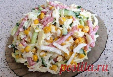 Рецепты для всех: Вкусный салат с капустой, огурцами и копченной колбасой