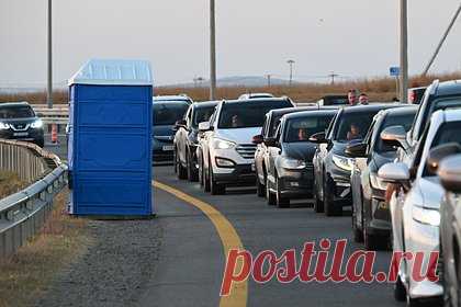 На Крымском мосту скопилась пробка более чем из полутора тысяч машин