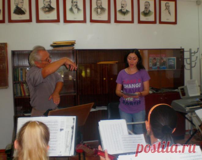 Репетиция с певицей Анастасией Кожухаровой.