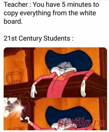 На этой фотографии учитель говорит, что у вас есть 5 минут, чтобы скопировать все с белой доски, но новое поколение - друг мобильного телефона, поэтому они использовали мобильный телефон, и за одну секунду весь материал копировался на фотографию.