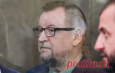 Экс-помощника главы МВД Умнова приговорили к 12 годам колонии по делу о взятках. Также ему назначили штраф в размере 35 миллионов рублей