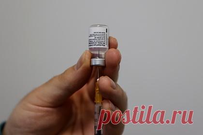 В Турции детей младше года по ошибке прививали от коронавируса. Некоторые дети младше одного года в Турции по ошибке получали прививку от коронавируса вместо вакцины от гепатита B. Об этом сообщил профессор медицинского факультета Эгейского университета в Измире доктор Зафер Куругель. Заявления профессора спровоцировали начало уголовного расследования в турецких госпиталях.