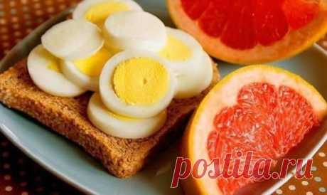 ЕСЛИ НАДО СРОЧНО ПОХУДЕТЬ.. 
Яичная диета 
Знаете ли вы, что продуманная до мелочей система питания поможет быстро похудеть на 10 кг всего лишь за 2 недели. Этот метод похудения идеален – если нужно срочно похудеть! Не используй его дольше – может быть сильная потеря веса 
На такой диете не придется голодать: яйца и правда очень сытный продукт. Ознакомься с этим меню, тебе наверняка захочется похудеть при помощи данных продуктов… 
Отказавшись от углеводов, ты сможешь быстро подкорректировать