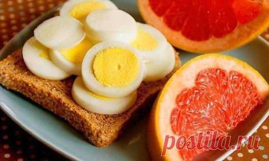 ЕСЛИ НАДО СРОЧНО ПОХУДЕТЬ.. 
Яичная диета 
Знаете ли вы, что продуманная до мелочей система питания поможет быстро похудеть на 10 кг всего лишь за 2 недели. Этот метод похудения идеален – если нужно срочно похудеть! Не используй его дольше – может быть сильная потеря веса 
На такой диете не придется голодать: яйца и правда очень сытный продукт. Ознакомься с этим меню, тебе наверняка захочется похудеть при помощи данных продуктов… 
Отказавшись от углеводов, ты сможешь быстро подкорректировать