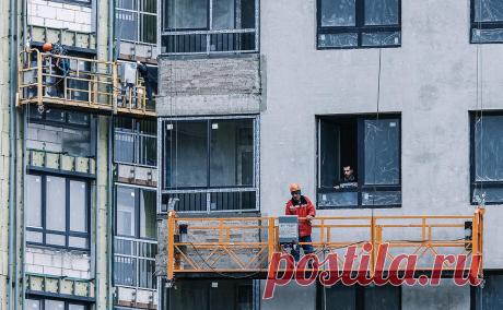 Минфин допустил изменение параметров IT-ипотеки для столичных компаний. Минфин может поддержать корректировку программы в части разрешения становиться заемщиками IT-специалистам из регионов, работающих на московские компании. Сейчас они не могут взять льготный ипотечный заем