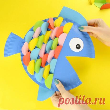 Поделки из бумаги и картона. симпатичная рыбка из одноразовой картонной тарелки и цветной бумаги. — Поделки с детьми
