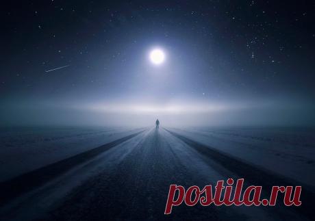 Некоторые люди думают, что будут счастливы, если переедут в другое место, а потом оказывается: куда бы ты ни поехал, ты берёшь с собой себя. @ Нил Гейман