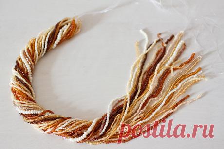 Многорядные бисерные бусы: как аккуратно завершить концы и как они перекручиваются?