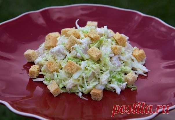 Салат из свежей капусты с нежной курочкой