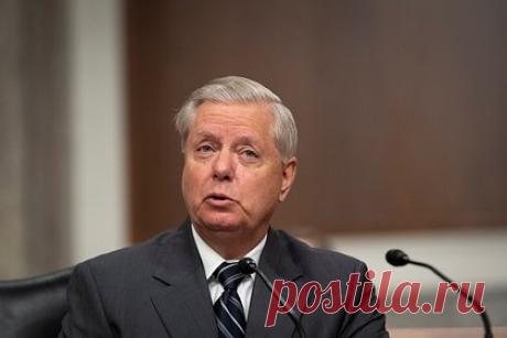 В США призвали стереть Иран с карты. Чтобы избавиться от хуситов, которые получают финансирование от Ирана, нужно ударить по самой республике. С такими призывами выступил сенатор-республиканец от штата Южная Каролина Линдси Грэм. Он также рассказал, что советовал шефу Пентагона Ллойду Остину не показывать слабость.