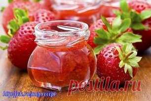 Фруктовые и ягодные джемы: 7 самых вкусных
Особенности приготовления джема
Если джем варится из ягод или фруктов, не богатых пектином, то при 
варке, как правило, добавляются либо желирующие добавки (агар-агар, 
желатин), либо другие плоды, в которых содержание пектина подходящее для приготовления этого десерта, а также соки из них. 
Выбрав ягоды и фрукты, определитесь с посудой, в которой будете варить джем – лучше всего подходит широкая неглубокая посуда, то есть все тот же таз, идеальный и д