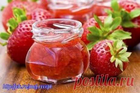Фруктовые и ягодные джемы: 7 самых вкусных
Особенности приготовления джема
Если джем варится из ягод или фруктов, не богатых пектином, то при 
варке, как правило, добавляются либо желирующие добавки (агар-агар, 
желатин), либо другие плоды, в которых содержание пектина подходящее для приготовления этого десерта, а также соки из них. 
Выбрав ягоды и фрукты, определитесь с посудой, в которой будете варить джем – лучше всего подходит широкая неглубокая посуда, то есть все тот же таз, идеальный и д