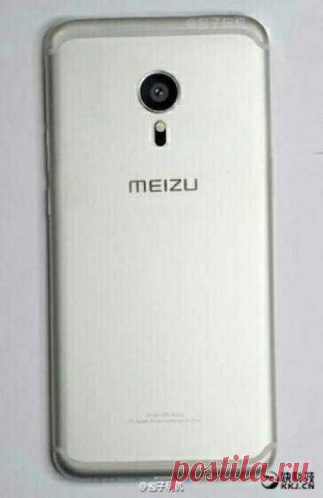 Meizu Pro 6 показали на фото в полный рост На днях в сети появились фотографии ещё не анонсированного Meizu Pro 6. Напомним, что некоторые время &quot;шпионские&quot; фото данного аппарата считали изображением iPhone 7, но вице-президент компании Meizu Ли Нан опроверг эти слухи. Теперь в Интернете появилась новая фотография грядущего смартпэда, на которой видны некоторые отличия от предыдущих снимков. Так, пластиковые полоски будут размещены по краям верхней и нижней части корпуса. В остальном…