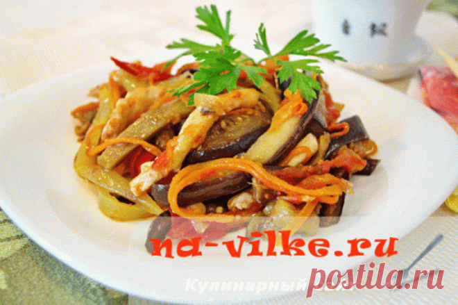 Теплый овощной салат из курицы и баклажан