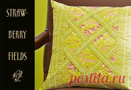 День Земли: &quot;Клубничные Поля&quot; Подушка | Sew4Home