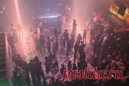 Участникам голой вечеринки Ивлеевой дали три дня на решение налоговых вопросов. Участникам голой вечеринки блогерши Анастасии Ивлеевой в столичном клубе Mutabor дали три дня на решение налоговых вопросов. По словам источника из Федеральной налоговой службы, если гости мероприятия не закроют долги до наступления нового года, они будут подвергнуты выездной проверке.
