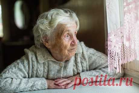 100-летняя женщина раскрыла простые секреты своего долголетия. 100-летняя жительница города Аберистуит, Великобритания, раскрыла секреты долгой жизни. Она до 95 лет работала в местном магазине, но сейчас вышла на пенсию и живет дома одна. Долгожительница регулярно посещает врачей, а также любит ходить в парикмахерскую, чтобы сделать новую прическу.