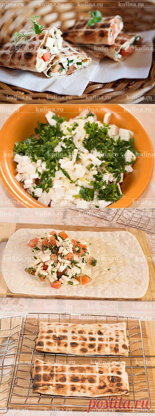 КОНВЕРТИКИ-ПИКНИК на решетке + фотоМК.  Начинку  сделаем дома, а на природе только завернем всё в  лаваш.
**На 2 лаваша. Начинка: помидор 1шт, брынза 150г - кубиком, чеснок 2 зуб, зелень  или кинза 1пучок,
соль, перец, олив/масло.
*Обжарим на мангале 10-15 мин ! И вкусная закуска  на столе !!!