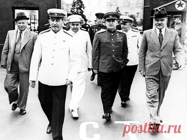 Анатолий Вассерман: «На совести Сталина нет репрессий!» Мейерхольд писал доносы, Тухачевский готовил поражение Красной Армии, а Бабель спал с женой Ежова5 марта исполнилось 65 лет со дня смерти Иосифа ДЖУГАШВИЛИ (СТАЛИНА). Роль его в нашей истории до сих п…