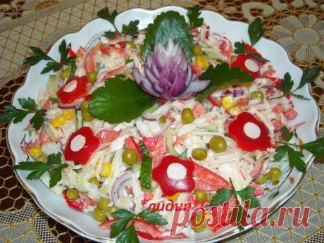 Салат "Тайский"


100 гр. крабовых палочек
300 гр.белокочанной капусты
1 свежий огурец
1 небольшая луковица (можно красную)
по 1/2 желтого и красного перца болгарского
по 1/2 б. консервированного горошка и кукурузы
майонез , зелень, соль, перец.

Способ приготовления:

Капусту тонко нашинковать, слегка помять руками.
Крабовые палочки, огурец, лук, перец, порезать соломкой.
Все ингредиенты смешать, добавить горошек и кукурузу ,
заправить майонезом, перемешат...