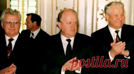 Николай Стариков - Как Горбачев обиделся на Ельцина. Писатель Николай Стариков рассказывает об одном случае, который был на дискуссии научной конференции и там были разные точки зрения. И уважаемый Сергей Марков сказал, что Запад не хотел распада Советского Союза. А Николай Стариков категорически с такой точкой зрения не согласен! Он считает, что Запад в лице США и стран блока НАТО изначально хотел краха СССР и всячески этому способствовал.