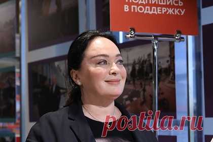 Известный телеведущий оценил шансы Гузеевой заменить Нагиева в шоу «Голос 60+». Ведущий канала НТВ и музыкальный критик Сергей Соседов оценил шансы актрисы Ларисы Гузеевой стать равноценной заменой шоумену Дмитрию Нагиеву в шоу Первого канала «Голос 60+». «Дима [Нагиев] — уникальный, блистательный, эксклюзивный ведущий», — сказал он и добавил, что таких ведущих, как Гузеева, довольно много.