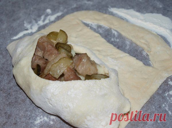 ЛОДОЧКИ из слоеного теста с картофелем, мясом и огурчиками