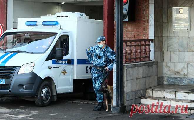 Заключенные взяли в заложники сотрудников СИЗО в Кемерово. По данным СМИ, восемь заключенных СИЗО №1 в Кемерово взяли в заложники трех конвоиров, арестанты требуют предоставить им сотовую связь, вызвать прокуроров и руководство ФСИН. Одного сотрудника позже освободили