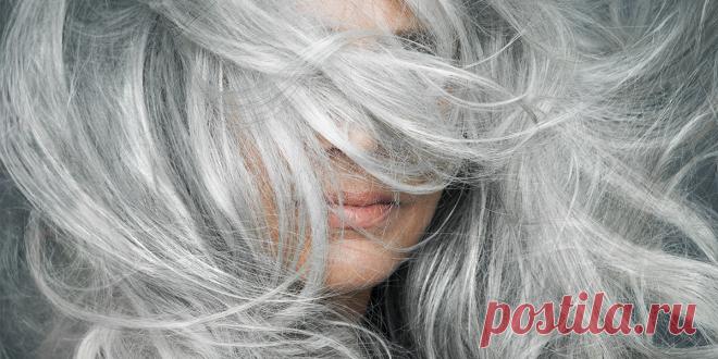 5 причин, почему не нужно закрашивать седину: мнение эксперта 
	 Тренд на натуральность захватил мир настолько, что девушки не только перестали делать макияж и худеть, полюбив себя такими, какие они есть, но даже закрашивать седину. И если для блондинок этот вопрос не так актуален, серебристые пряди смешиваются с основной массой волос, становясь незаметными, то для брюнеток он стоит остро. Красить или не красить — вот в чем вопрос этого десятилетия (особенно актуален во вр...