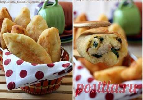 Пирожки из творожного теста с курицей и сыром — Рецепт на вес золота 


Моя семья оценила!









 
Ингредиенты:
Тесто:творог — 250 гяйца — 2 штукимука — 200 г +50 г на разделку тестасахар — 2 ч. л.соль — 1 ч. л.сода — 1/2 ч. л.растительное масло для жарки пирожков
Н…