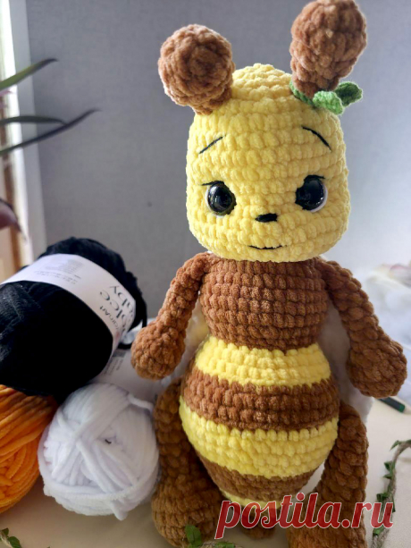 PDF Луна и Пчелёнок крючком. FREE crochet pattern; Аmigurumi toy patterns. Амигуруми схемы и описания на русском. Вязаные игрушки и поделки своими руками #amimore - плюшевая пчела, большая пчелка из плюшевой пряжи, пчелёнок.