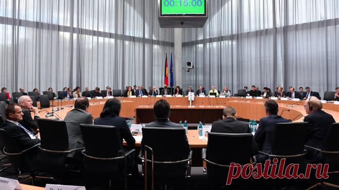 МОК должен быть распущен. После своего соучастия в грязной и – можно не бояться этого слова – преступной кампании против России - МОК потерял моральное право представлять мировое олимпийское движение.