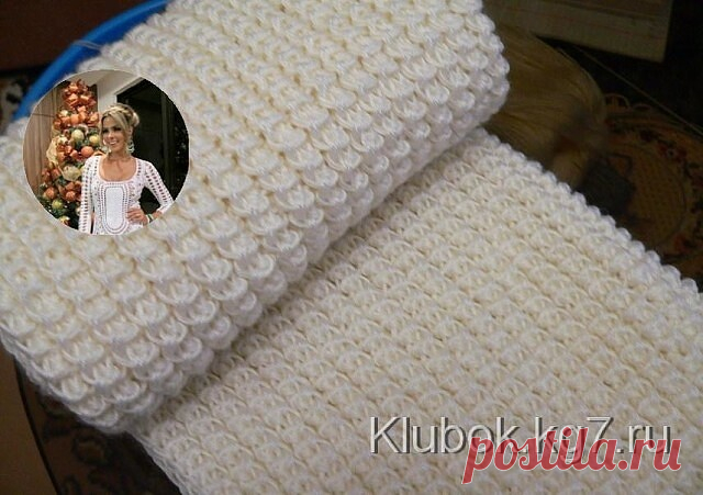 Шарф связала американской резинкой.
Количество петель кратно 3 + 2 кромочные.
Вязание образца.
Набираем на спицы 26 петель.
 
 
1-й ряд: кромочная, * 2 лиц., 1 изн. *, кромочная.
 
2-й ряд: кромочная, * 1 лиц., перекинутый накид (прямой накид, затем
провязать 2 лицевыми, левой спицей накид оттянуть на себя и перетянуть через него 2 лицевые), * кромочная.
 
Повторять с 1 ряда.