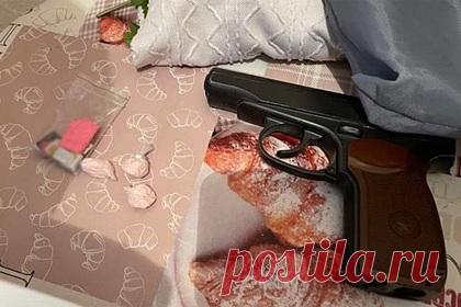 Азербайджанец создал наркокартель в Одессе и заставлял детей прятать «закладки». Украинские силовики задержали азербайджанца, который создал в Одессе крупную группировку по продаже наркотиков и вовлекал в «бизнес» несовершеннолетних. Дети прятали «закладки» с амфетамином, метадоном и марихуаной на территории города или привозили вещества покупателям лично в руки.