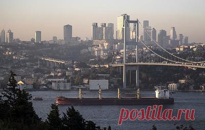 В Турции заявили о нормализации работы морского коридора по вывозу зерна с Украины. Глава Минобороны страны Хулуси Акар отметил, что Анкара предпринимает необходимые усилия по продлению зерновой сделки