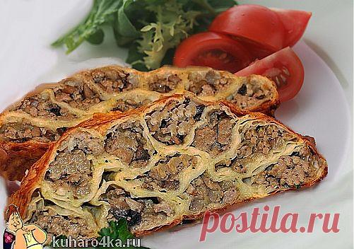 Чтобы приготовить мясной пирог "Соты" нам нужно: Слоеное тесто-2 листа 500 гр мясного фарша, 200 гр свежих грибов, 2 больших луковицы,  3 яйца, Сыр натёртый-2 ст.л  2 ст. ложки растительного масла, Соль, перец, специи по вкусу
Источник: