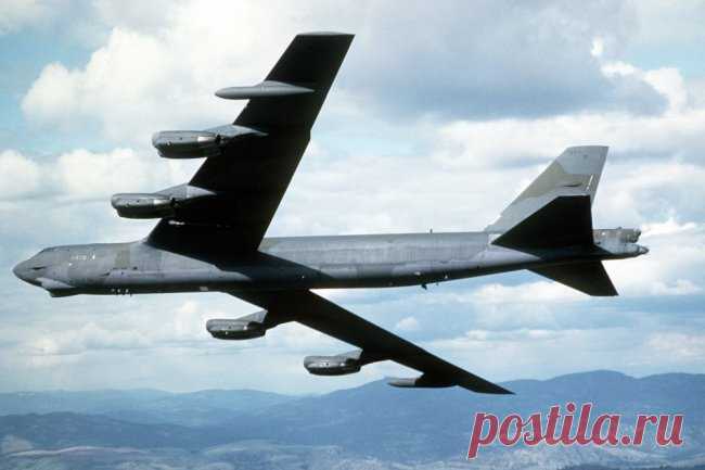 Оснастку бомбардировщика США разглядели с российского истребителя Пилот истребителя ВКС России сделал подробные снимки американского бомбардировщика B-52 во время полетов над Балтийским морем. По фото можно определить тип вооружения под крыльями 