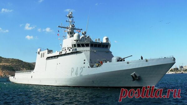 Испанский корабль сопроводил российскую подлодку в Средиземном море