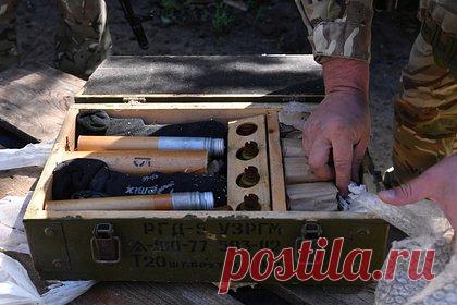 В Херсонской области обнаружили два тайника с боеприпасами. В Херсонской области полицейские обнаружили два тайника с боеприпасами. Во время осмотра песчаного карьера возле села Михайловка правоохранители нашли два спрятанных танковых снаряда и четыре металлические емкости с пороховыми зарядами. Позже был выявлен второй схрон в лесопосадке Каланчакского муниципального округа.