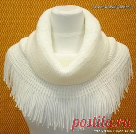 Снуд с бахромой
 

На одной из торговых площадок нашла этот великолепный снуд.
Я бы отнесла его больше к категории шарф - хомут, чем снуд.
 
В отличии от более объемных моделей которые носит молодежь,
этот утонченный шарф больше подходит для леди, женщины от 30 лет и старше.
 
Как видно на фото, снуд связан крючком, самым простым узором.
По краю изделия закреплена бахрома.

Все изящество этого шарфа в его простоте, поэтому здесь не нужны никакие дополнительные узоры.