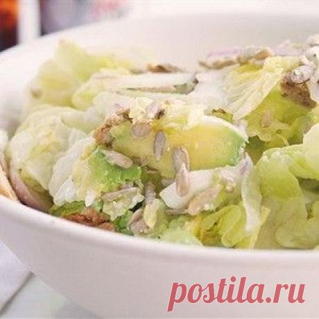 Салат «Цезарь» с курицей и авокадо рецепт – салаты