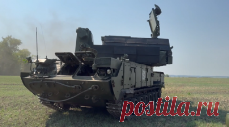 Боевая работа расчёта ЗРК «Тор-М2» в курском приграничье. Расчёты зенитных ракетных комплексов ПВО группировки войск «Север» круглосуточно обеспечивают российским войскам в приграничном районе Курской области надёжный щит от угроз с воздуха. ЗРК «Тор» работает по беспилотным летательным аппаратам, по самолётам и вертолётам. После выполнения задачи зенитчики моментально покидают позицию. Читать далее