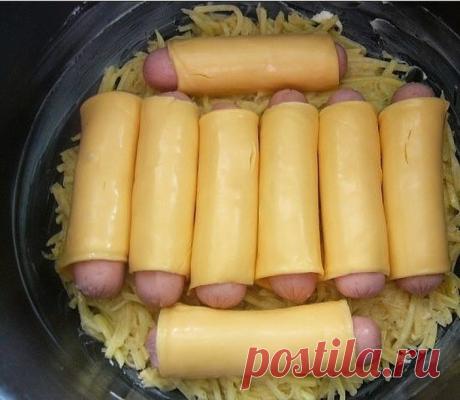 Очень оригинальная запеканка из картофеля с сосисками и сыром Хотим поделиться с вами рецептом очень оригинальной запеканки. Готовить мы ее будем из картофеля, сосисок и сыра. В результате получается не только вкусное, но и очень красивое блюдо, которое можно см…