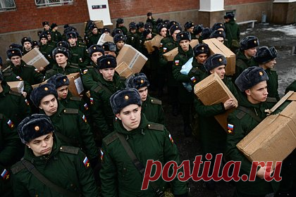20 россиянок на пять месяцев застряли в казарме со срочниками. 20 россиянок захотели отправиться в зону специальной военной операции в качестве медиков, заключили контракт, но на пять месяцев застряли в казарме с солдатами срочной службы. Об этом сообщает портал 72.RU. Командование части заявило женщинам, что на передовой им нечего делать.