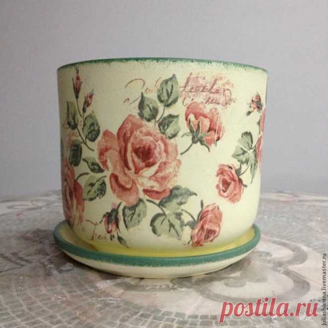Как преобразить старый цветочный горшок  

В этом мастер-классе научимся преображать старые цветочные горшки.  Нам понадобятся: — старый горшок; — грунт акриловый; — лак акриловый на водной основе; — клей ПВА; — обычные акриловые краски; — …