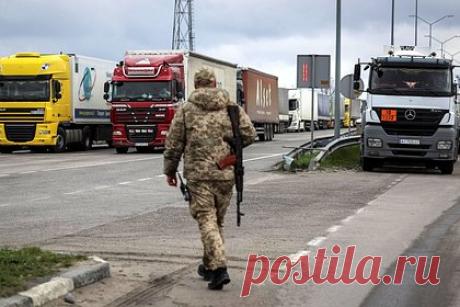 На границе Украины начнут проверять военные билеты у всех мужчин до 60 лет